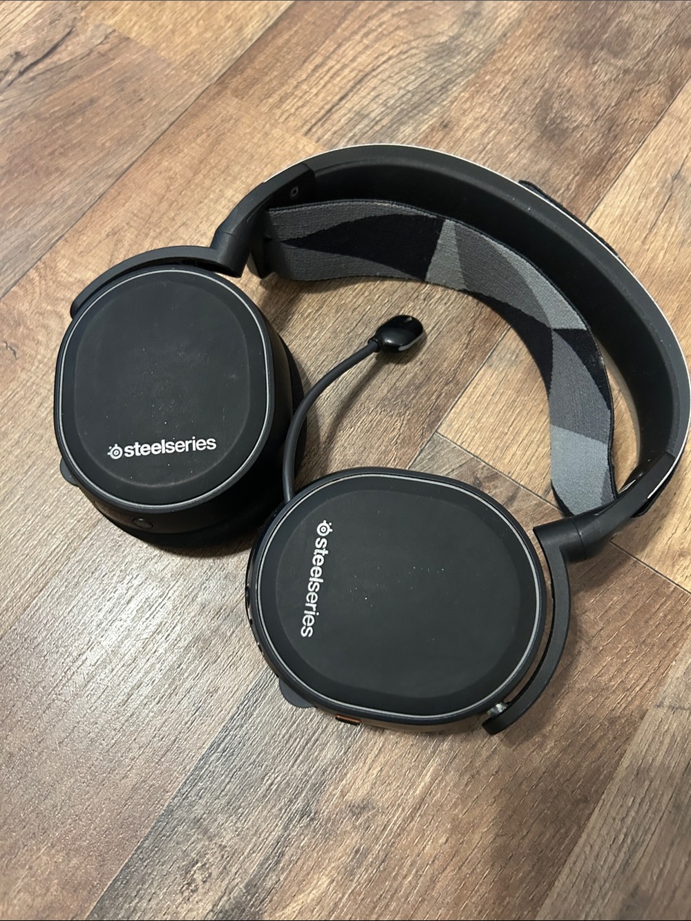SteelSeries Black Gaming Headset with mic